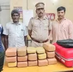 சென்னை வந்த ரெயிலில் கிடந்த 4 கிலோ கஞ்சா: சென்ட்ரல் ரெயில்வே பாதுகாப்பு போலீசார் பறிமுதல்