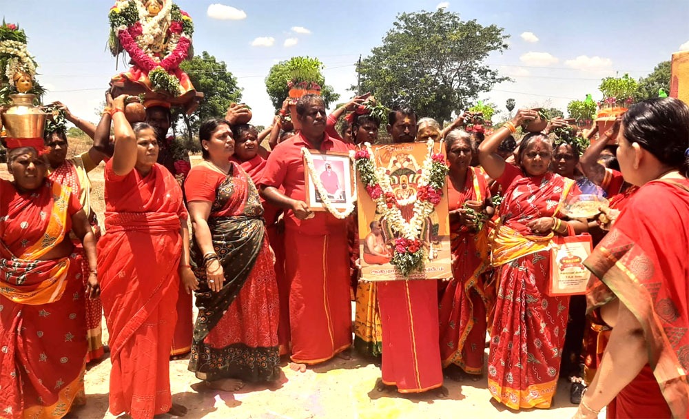 மேல்மருவத்தூர் ஆதிபராசக்தி வழிபாட்டு மன்றத்தில் பெண்கள் கஞ்சிக்கலயம், தீச்சட்டி, முளைப்பாரி ஊர்வலம்