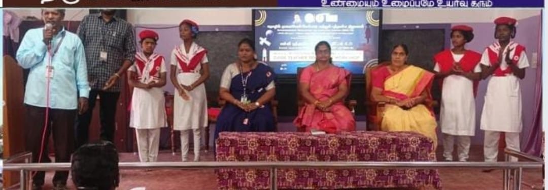 மாவட்ட சுற்றுச்சூழல் ஒருங்கிணைப்பாளர் மூர்த்தி, பயிற்சியாளர் புவனா ஆகியோர் ஆசிரியர்களுக்கு பயிற்சி