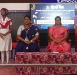 மாவட்ட சுற்றுச்சூழல் ஒருங்கிணைப்பாளர் மூர்த்தி, பயிற்சியாளர் புவனா ஆகியோர் ஆசிரியர்களுக்கு பயிற்சி