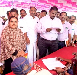 கிருஷ்ணகிரி ஒன்றியம் ஜாகீர் வெங்கட்டாபுரம் அரசு உயர்நிலைப்பள்ளியில் ‘உங்களுடன் ஸ்டாலின்' திட்ட முகாம்