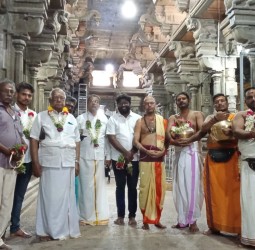 ராமநாதசுவாமி கோயிலில் ராமநாதசுவாமி மற்றும் பர்வதவர்தினி அம்பாளுக்கு காசி திருவேணி சங்கமத் தீர்த்தத்தால் சிறப்பு அபிஷேகம்