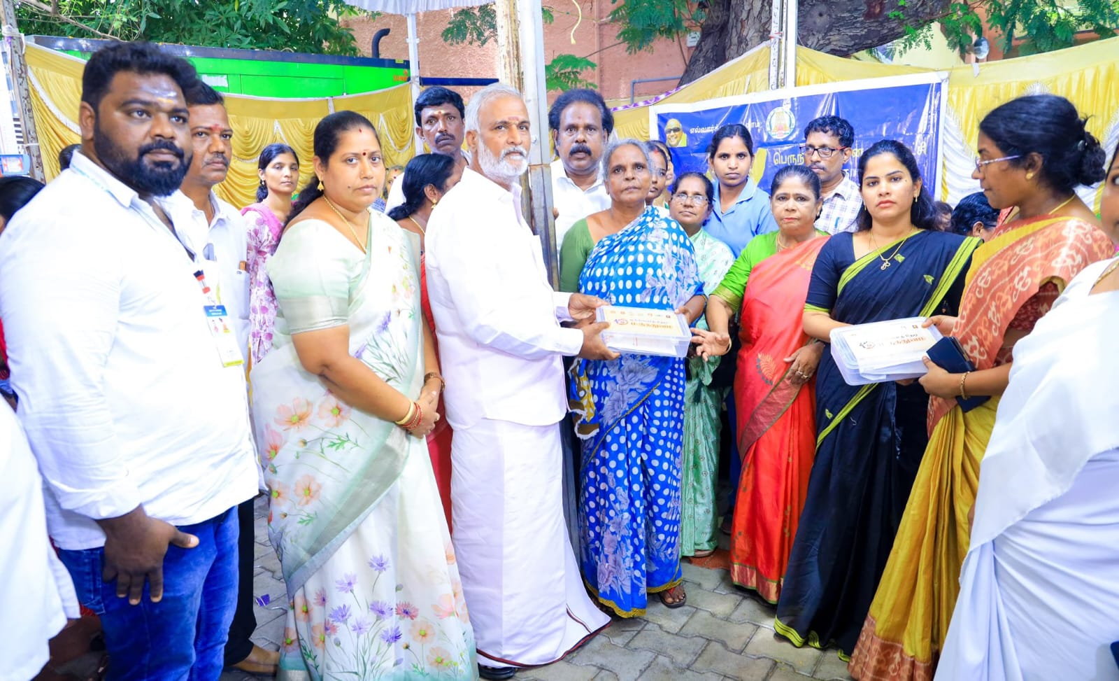 உங்களுடன் ஸ்டாலின்" திட்ட முகாம் .. கர்ப்பிணிகளுக்கு ஊட்டச்சத்து பெட்டகத்தை அமைச்சர் சேகர் பாபு வழங்கினார்