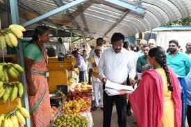 உழவர் சந்தையில் ஆட்சியர் தர்ப்பகராஜ் ஆய்வு