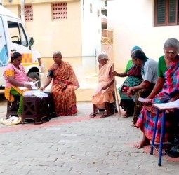 தமிழ்நாடு செய்தித்தாள் காகித நிறுவனத்தின் தினசரி நடமாடும் இலவச மருத்துவ முகாம் - இதுவரை 922 நபருக்கு மருத்துவ உதவி