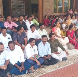 கலெக்டர் அலுவலகம் முன் விஏஓக்கள் போராட்டம்