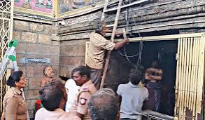 திருச்செங்கோடு அர்த்தநாரீஸ்வரர் கோயிலில் சிசிடிவி கேமராவை அகற்ற அர்ச்சகர்கள் வலியுறுத்தல்