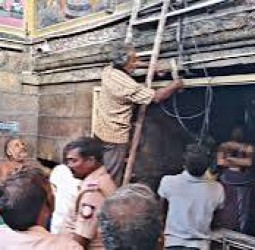 திருச்செங்கோடு அர்த்தநாரீஸ்வரர் கோயிலில் சிசிடிவி கேமராவை அகற்ற அர்ச்சகர்கள் வலியுறுத்தல்