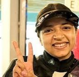 இரட்டை தங்கம் வென்றார் சிப்ட் கவுர் சம்ரா!