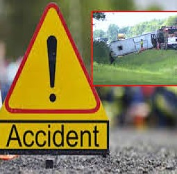 அமெரிக்கா: சுற்றுலா பஸ் விபத்தில் சிக்கி 5 பேர் பலி; இந்தியர்கள் உள்பட 40 பேர் காயம்