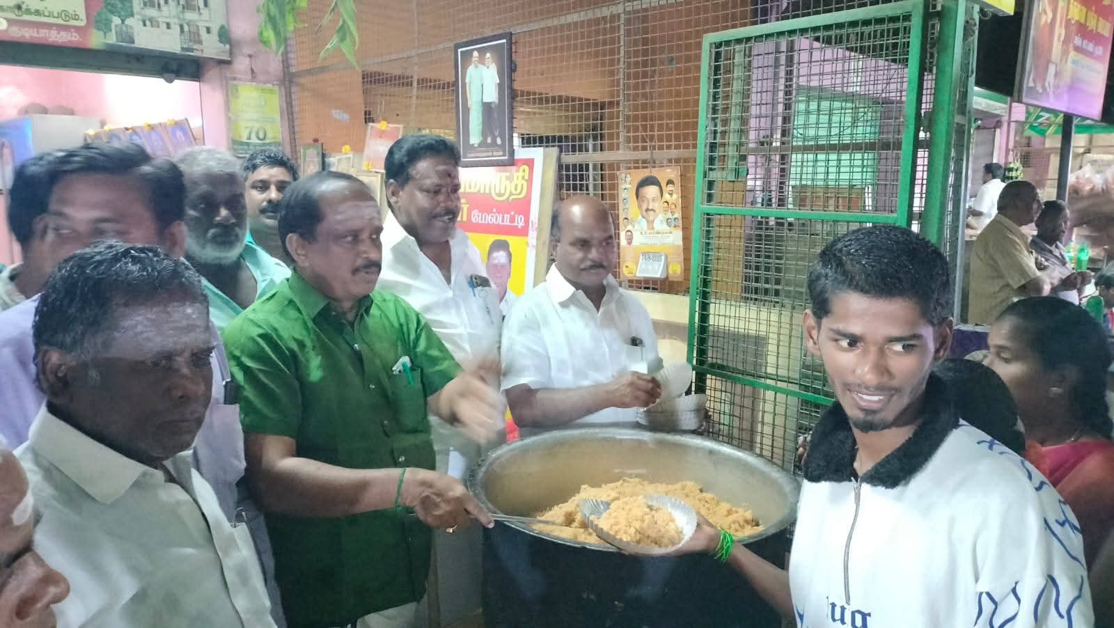 ஸ்ரீ தேவி மாசுபடா அம்மனுக்கு பால்குடம் மற்றும் தீமிதி திருவிழாவில் அன்னதானம்