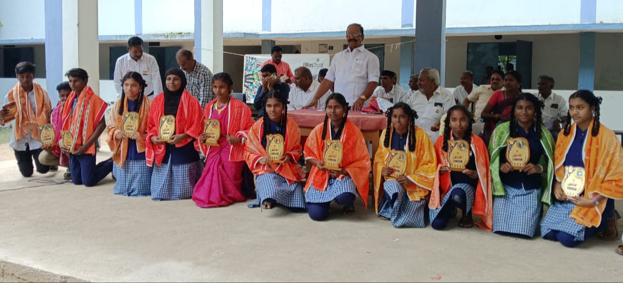 வலங்கைமான் அருகே உள்ள ஆவூர் அரசினர் மேல்நிலைப்பள்ளியில் கடந்த ஆண்டு பத்தாம் வகுப்பு பொதுத் தேர்வில் முதல் மதிப்பெண் பெற்ற மாணவ, மாணவிகளுக்கு பாராட்டு.