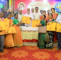 அறுபடை வீடு ஆன்மிகப் பயணத்தின் முதல்கட்ட பயணத்தில் பங்கேற்கும் 199 மூத்தகுடிமக்களுக்கு வழியனுப்பு விழா