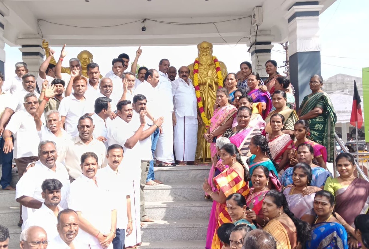 மத்திய மாவட்ட செயலாளர் .செல்வராஜ் தலைமையில் திமுகவினர் மலர் அஞ்சலி