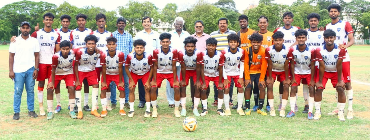 திருச்சி புனித வளனார் கல்லூரியில் நடைபெற்ற கால்பந்து போட்டி