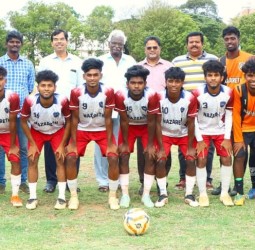 திருச்சி புனித வளனார் கல்லூரியில் நடைபெற்ற கால்பந்து போட்டி