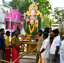 குறிச்சியில் விநாயகர் சிலை ஊர்வலம்