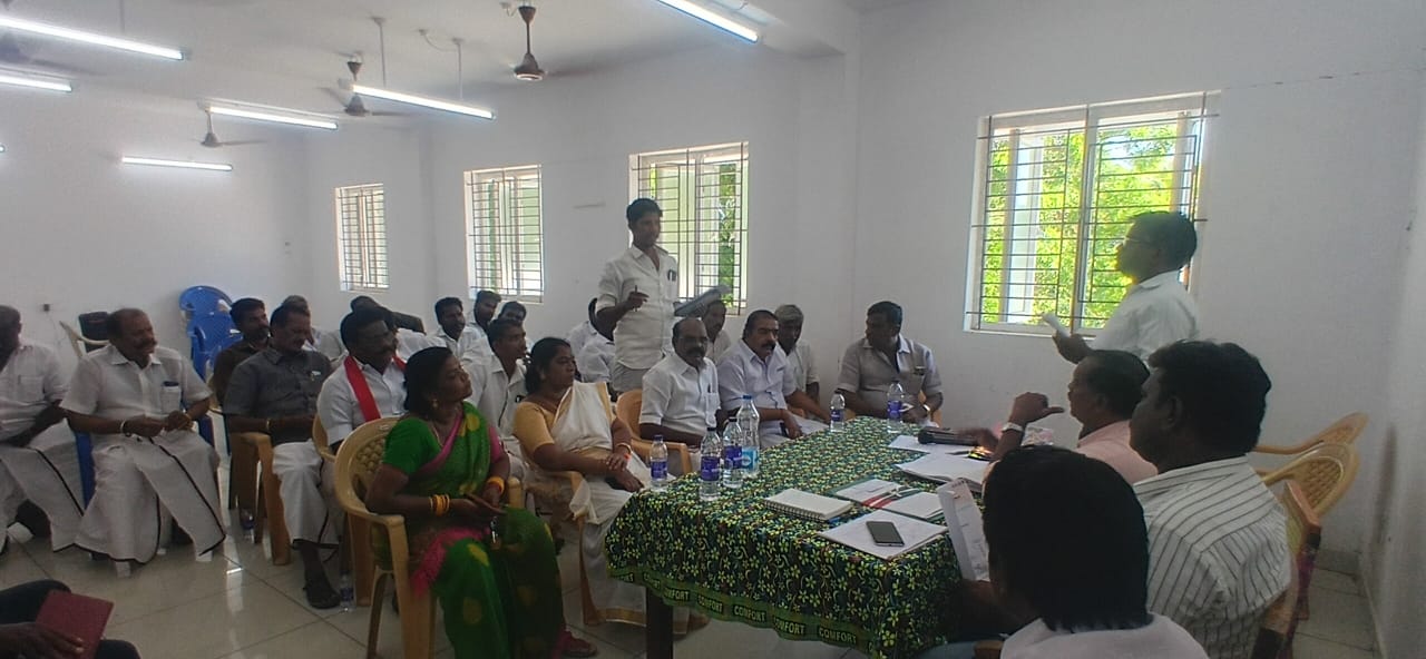நன்னிலம் சட்டமன்ற தொகுதியில் வாக்கு சாவடி பிரிப்பது தொடர்பான ஆலோசனை கூட்டம், அரசியல் கட்சியினர் பங்கேற்பு