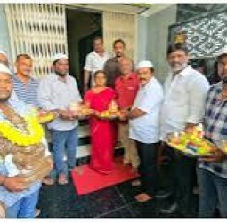 கிருஷ்ணகிரி: மத நல்லிணக்கத்தை வலியுறுத்தி 100 வீடுகளுக்கு விநாயகர் சிலைகள் வழங்கிய இஸ்லாமியர்கள்