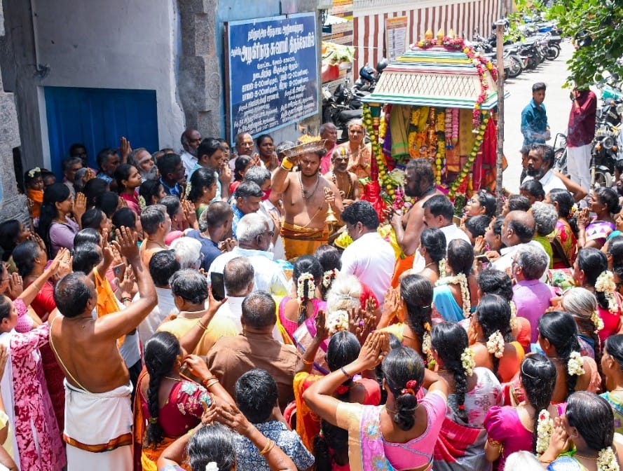 கோட்டை மாரியம்மனுக்கு நேற்று சீர் வரிசை வழங்கும் நிகழ்ச்சி