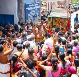 கோட்டை மாரியம்மனுக்கு நேற்று சீர் வரிசை வழங்கும் நிகழ்ச்சி