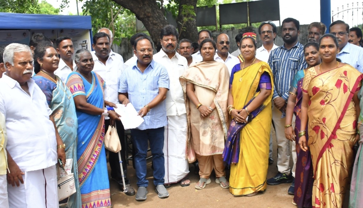 ஊசூர் அரசு ஆண்கள் மேல்நிலைப் பள்ளியில் நடைபெற்ற "நலம் காக்கும் ஸ்டாலின்" உயர் சிறப்பு மருத்துவ முகாம்