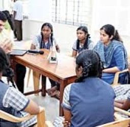 சட்டம் பயிலும் இளம் மாணவர்களுக்கு வழிகட்டும் பயிலரங்கம்: ஐகோர்ட் நீதிபதி அருள்மொழி வாழ்த்து