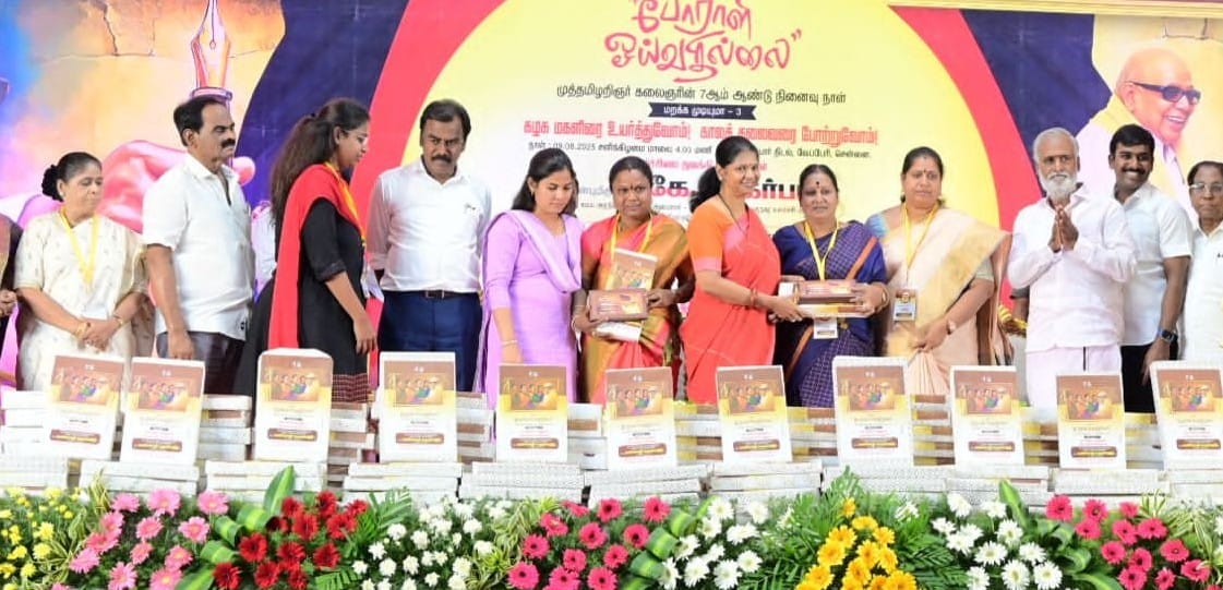 பெரியார் திடலில் நடந்த ‘போராளி ஓய்வதில்லை’ பொதுக்கூட்டத்தில் கனிமொழி எம்.பி. பங்கேற்றார்