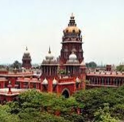 முதல்வரின் பெயருக்கு தடை கோரி வழக்கு: ரூ.1 லட்சம் அபராதத்துடன் தள்ளுபடி