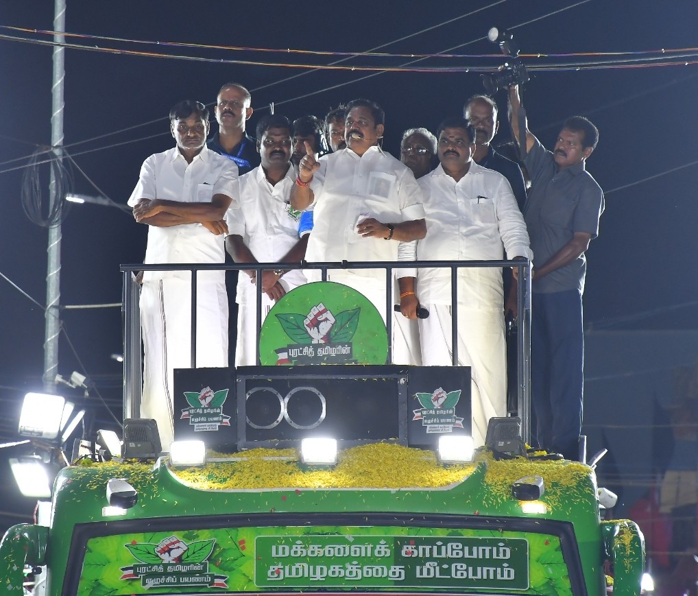 அணைக்கட்டு தொகுதியில் அதிமுக பொதுச்செயலாளர் பழனிசாமி