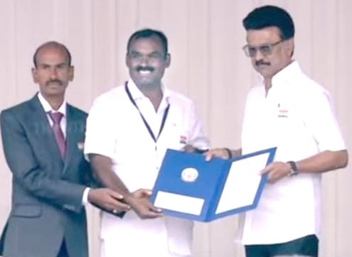 சிறந்த மாநகராட்சியாக நாமக்கல் மாநகராட்சி தேர்வு செய்யப்பட்டதற்கு விருது