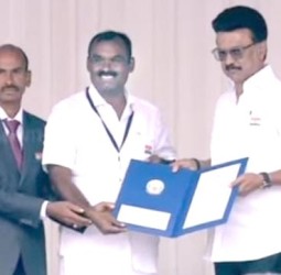 சிறந்த மாநகராட்சியாக நாமக்கல் மாநகராட்சி தேர்வு செய்யப்பட்டதற்கு விருது