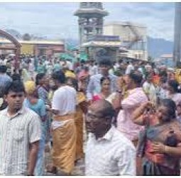 ஆடி கிருத்திகை: பழநி முருகன் கோயிலில் குவிந்த பக்தர்கள் - 4 மணி நேரம் காத்திருந்து தரிசனம்