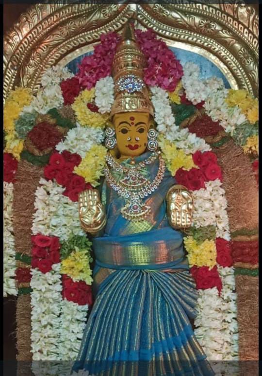ஆவணி அவிட்டம் அலங்காரத்தில் அருள் பாலிக்கும் வாசவி கன்யகா பரமேஸ்வரி அம்மன்
