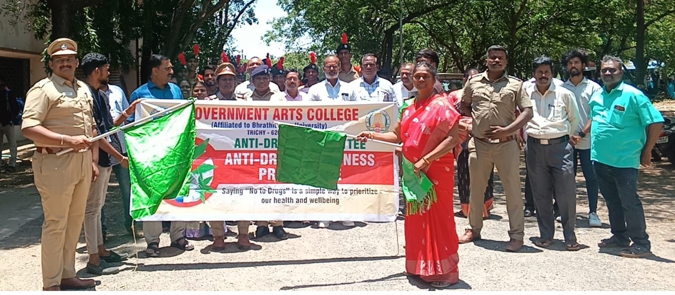 திருச்சி திருவெறும்பூர் அரசு கல்லூரியில் நேற்று போதைப் பொருள் தீமைகள் குறித்த விழிப்புணர்வு
