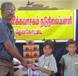 சாக்லெட்டுக்கு பதில் முந்திரி கடலை மிட்டாய்