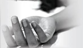 கடனை திருப்பிச் செலுத்த நிர்பந்தம்: பல்லாவரம் அருகே பெண் தற்கொலை