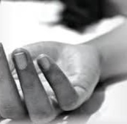 கடனை திருப்பிச் செலுத்த நிர்பந்தம்: பல்லாவரம் அருகே பெண் தற்கொலை