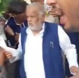 பிஹாரில் 9 பேர் உயிரிழந்ததற்கு துக்கம் விசாரிக்க வந்த அமைச்சரை தாக்கிய கிராம மக்கள்!