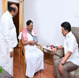 அமைச்சர் துரைமுருகன் தோள்பட்டையில் காயம் காரணமாக வீட்டில் ஓய்வு