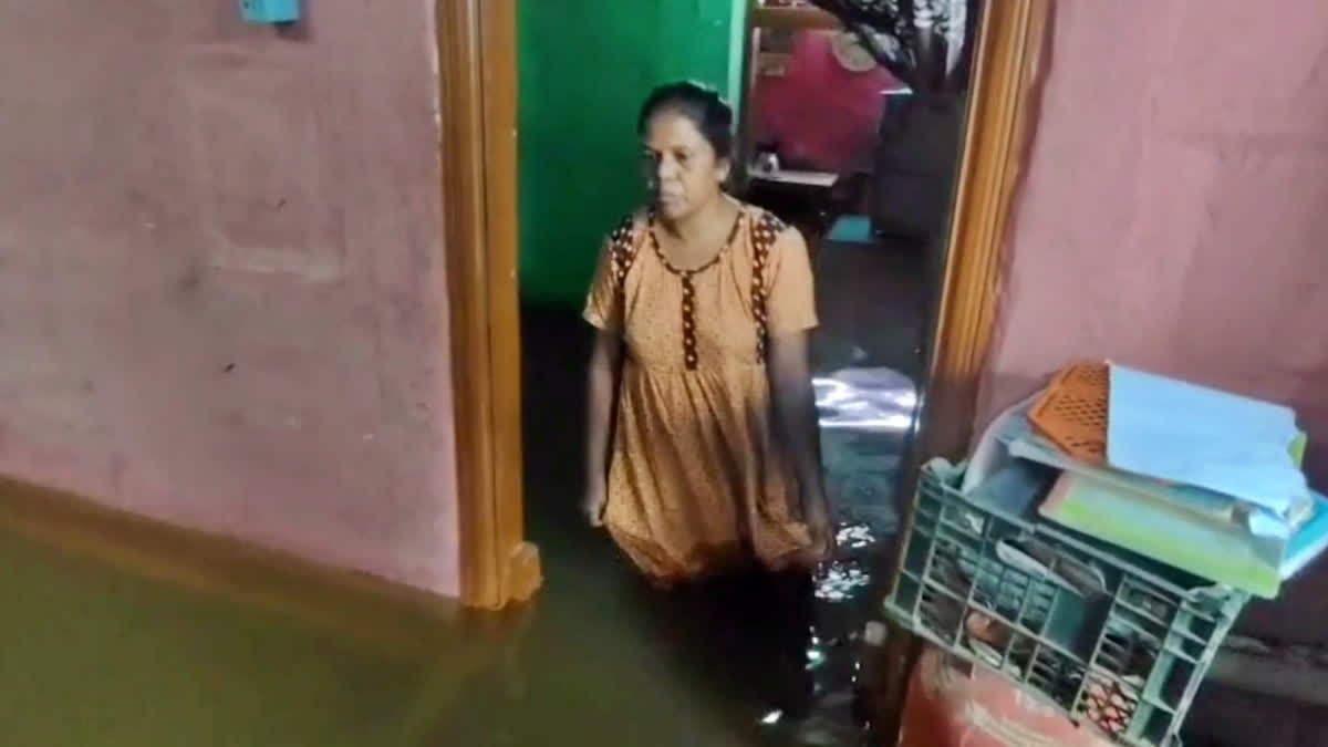 வேலூரில், நேற்று முன்தினம் இரவு 8 மணி முதல் துவங்கிய மழை