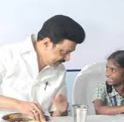 அரசு உதவி பெறும் நகரப் பள்ளிகளில் காலை உணவு: 26–ந் தேதி ஸ்டாலின் துவக்குகிறார்