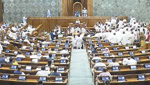 தலைமை தேர்தல் ஆணையரை நீக்கக்கோரி எதிர்க்கட்சி எம்.பி.க்கள் கடும் அமளி; இரு அவைகளும் ஒத்திவைப்பு