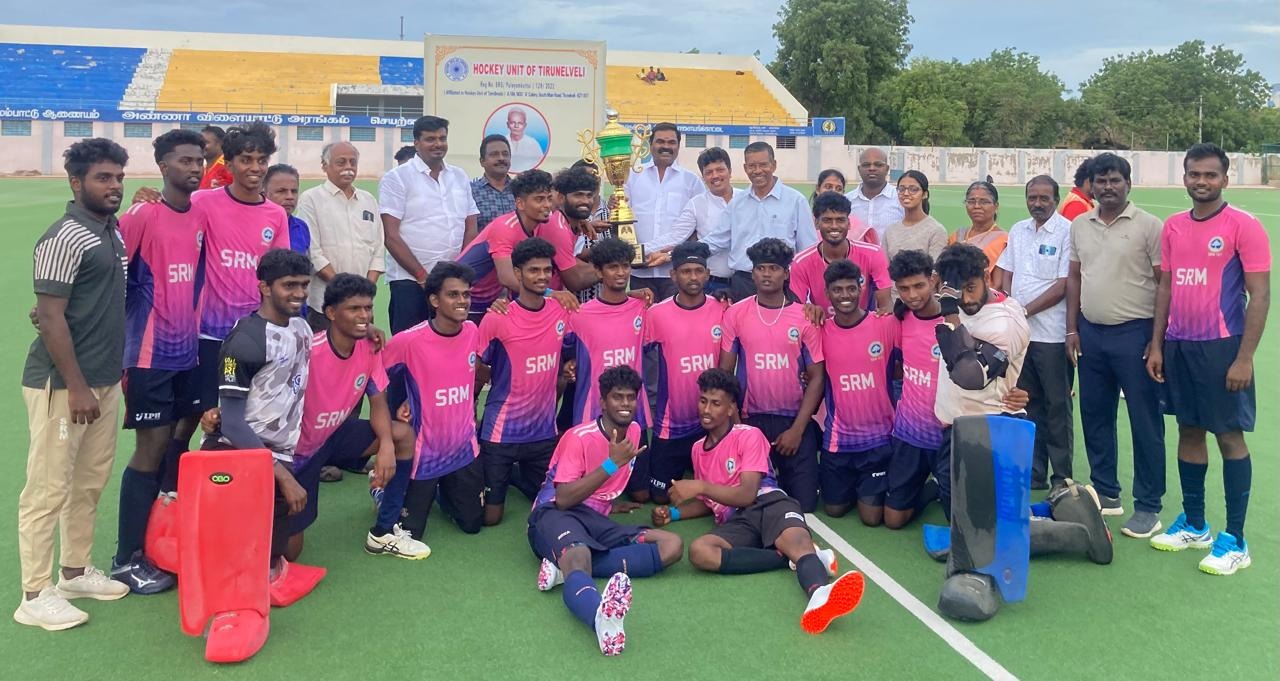 பாளையங்கோட்டை அண்ணா விளையாட்டரங்கில் நடந்த மாநில அளவிலான ஹாக்கி போட்டி