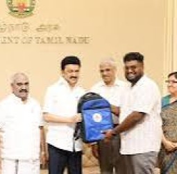 வேர்களை தேடி :100 அயலக தமிழர்கள்  ஆற்காடு கோட்டையை பார்வையிட்டனர்