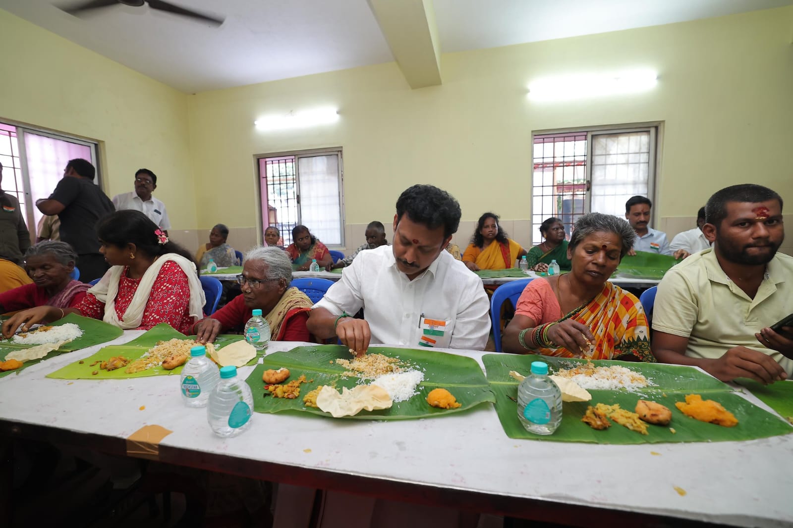 மயிலாப்பூர் முண்டகக்கண்ணி அம்மன் கோவிலில் நேற்று நடந்த பொது விருந்து