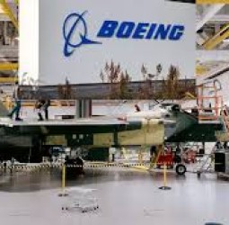 போயிங் நிறுவனத்தில் போர் விமானங்களை தயாரிக்கும் ஊழியர்கள் வேலை நிறுத்தம்