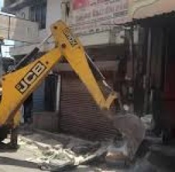 கீழவாசல் பகுதியில் ஆக்கிரமிப்புகள் அகற்றம்