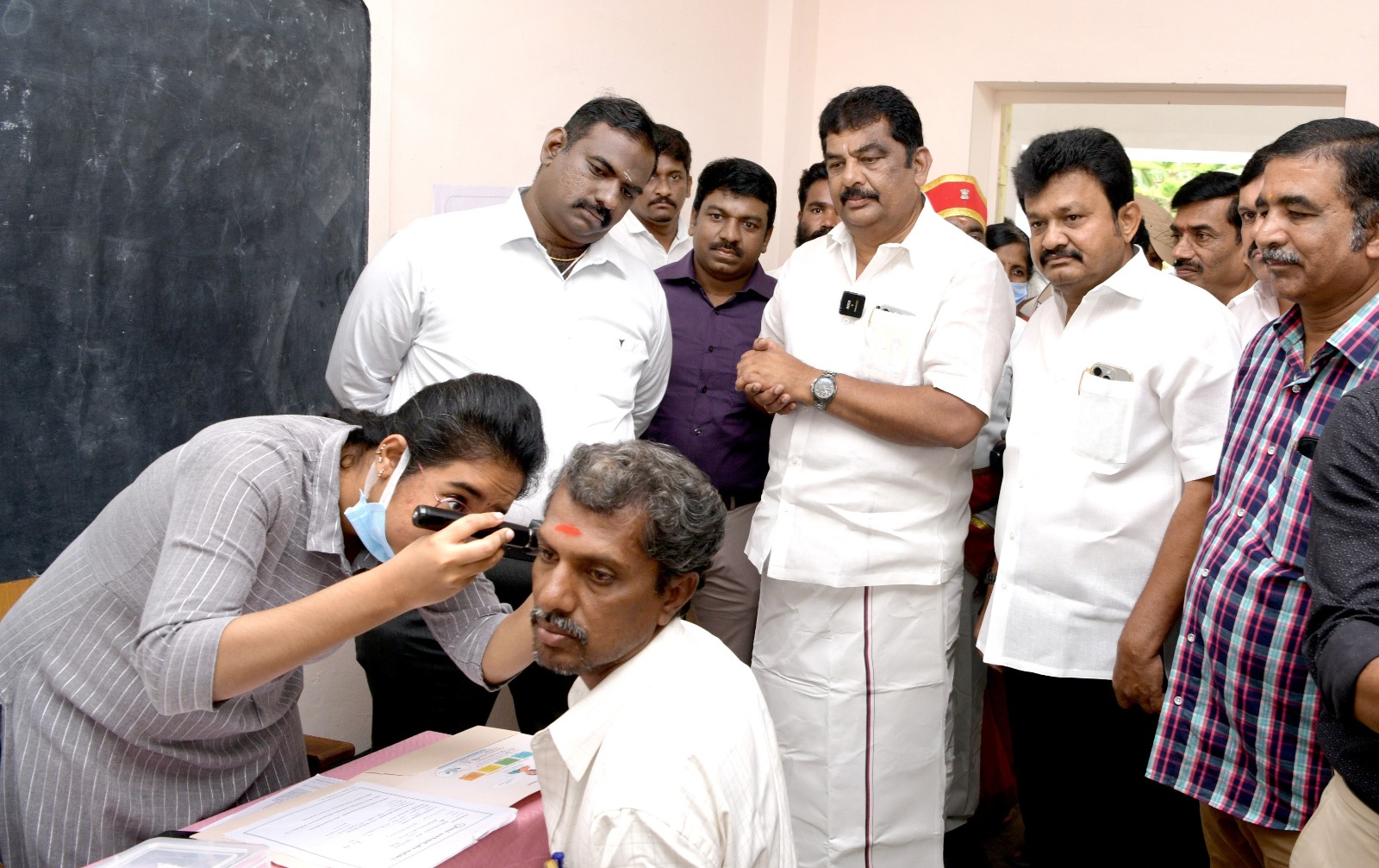தளி அரசு மேல்நிலைப் பள்ளியில், ‘நலம் காக்கும் ஸ்டாலின்’ திட்ட மருத்துவ முகாம்