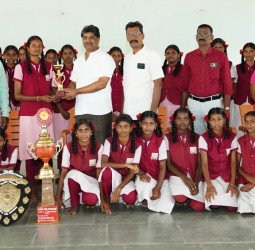 ராமநாதபுரம் மாவட்டம் பரமக்குடியில் நடந்த குறுவட்ட அளவிலான தடகளப் போட்டி